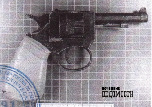 Уралец сдал в полицию пистолет и получил за это деньги