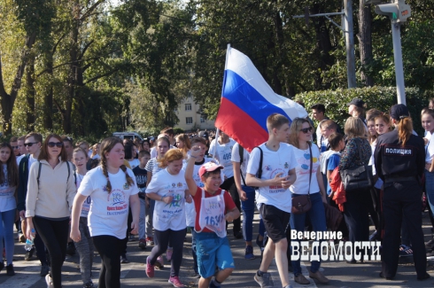 Десятки тысяч горожан пробежались по центру Екатеринбурга