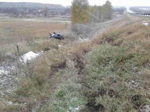 Автоледи погибла, не справившись с управлением Toyota Corolla на трассе Екатеринбург — Курган