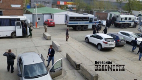 В екатеринбургскую мечеть нагрянули ФСБ и ОМОН (ФОТО)