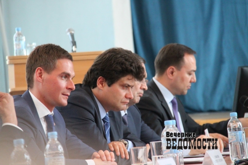 Свердловские чиновники наглотались пыли по дороге в Краснотурьинск