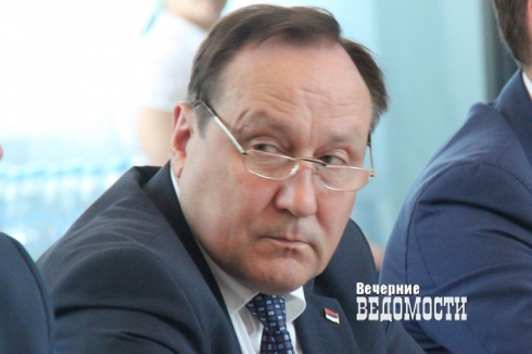 Свердловские чиновники наглотались пыли по дороге в Краснотурьинск