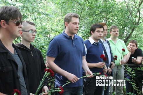 «Вечерние слухи» о потерях «Единой России», красном Екатеринбурге и трансвестите