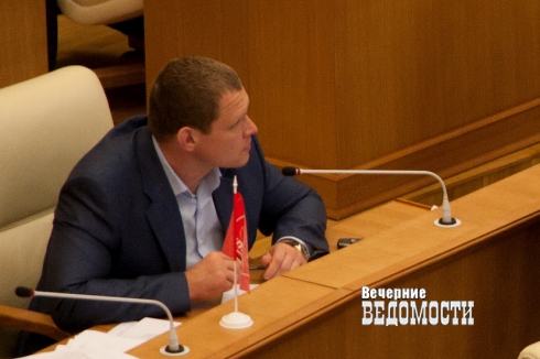 «Вечерние слухи» о потерях «Единой России», красном Екатеринбурге и трансвестите