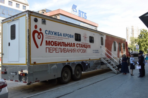 Свердловские полицейские добровольно «потеряли» 17 литров крови