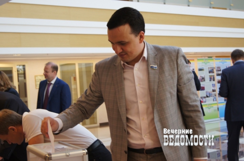 «Вечерние слухи» о потерях «Единой России», красном Екатеринбурге и трансвестите