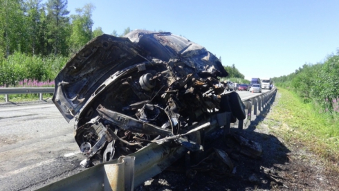 На трассе Ивдель – ХМАО погиб водитель грузовика, столкнувшись с «Газелью» (фото)