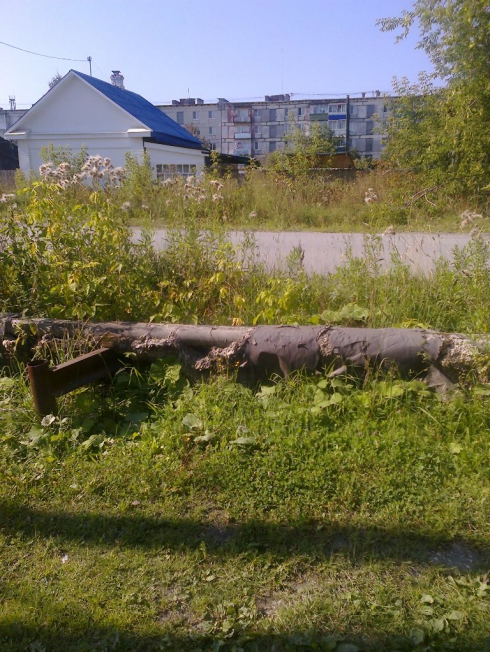 Жителей Баранчинского заблокировала теплотрасса. Не проедет ни скорая, ни пожарная (фото)