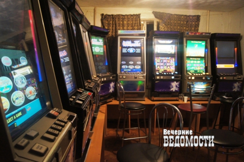 В Екатеринбурге полицейские обнаружили игровой зал в квартире жилого дома (ФОТО)