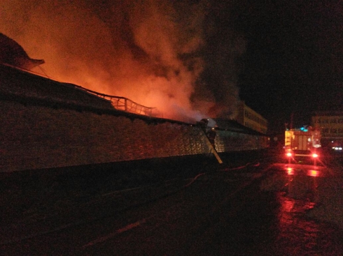 Ночью в Камышлове полыхал мини-рынок