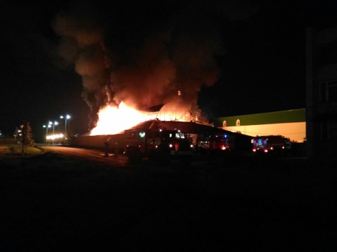 Ночью в Камышлове полыхал мини-рынок