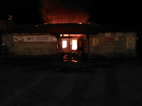 Ночью в Камышлове полыхал мини-рынок