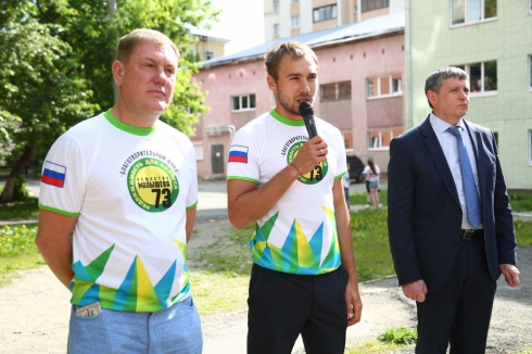 «Все чемпионы начинали тренироваться во дворах». Благотворительный фонд «Общества «Малышева 73» и олимпийцы открыли спортивную площадку для студентов УрФУ