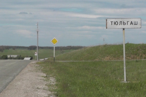 Пьяный гастарбайтер, угрожая поленом, ограбил уральских пенсионеров