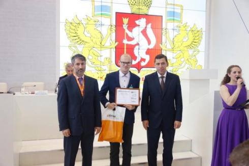 Евгений Куйвашев поздравил победителей молодежного конкурса «Минута технославы»