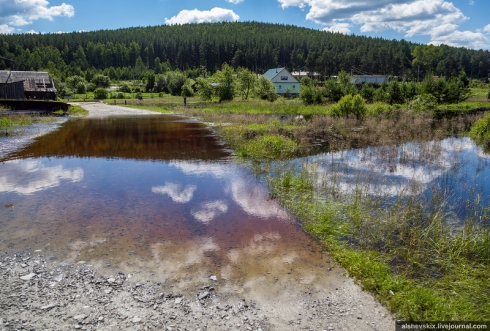 На Урале после проливных дождей затопило поселок 