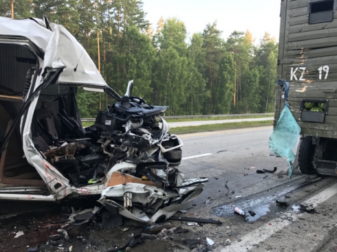 В ночном ДТП на трассе Челябинск — Екатеринбург пострадало семь человек