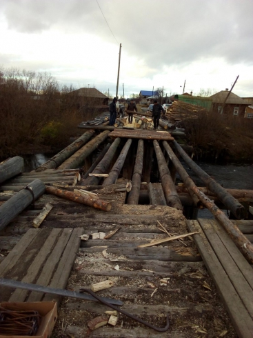 На Урале начали восстанавливать разрушенный мост