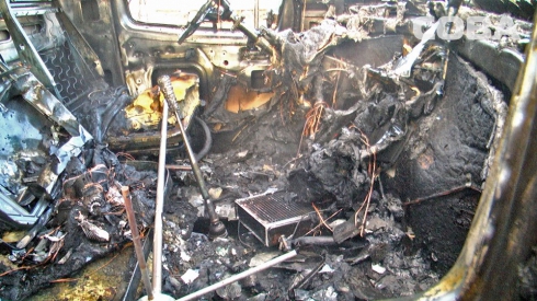 В Екатеринбурге сгорела будка автостоянки и машины 