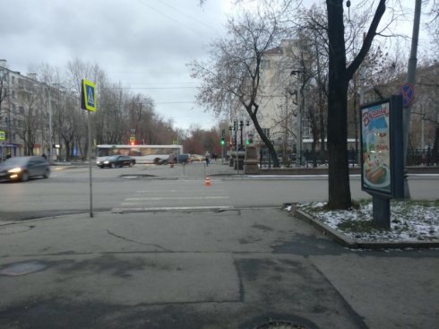 На улице Бажова Nissan сбил пешехода