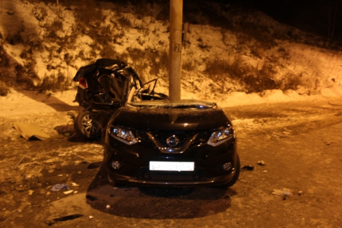 В Нижнем Тагиле Nissan врезался в столб. Водитель погиб на месте