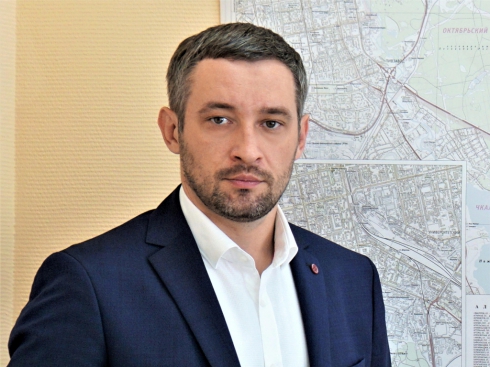 В доме на Большакова в Екатеринбурге пенсионерка обкидывает соседей фекалиями