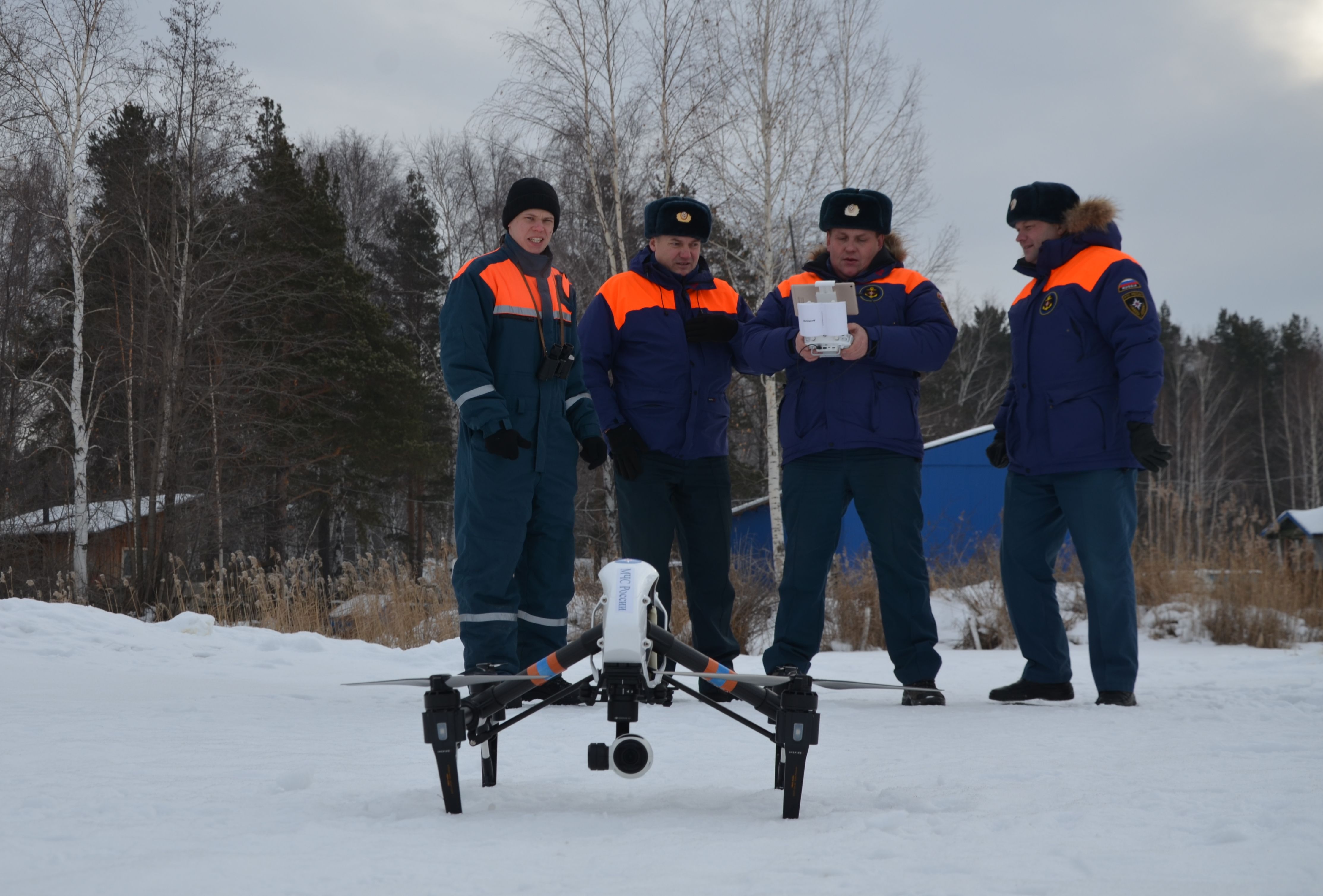 Сотрудники свердловского управления МЧС осваивают беспилотники Сотрудники свердловского управления МЧС осваивают беспилотники