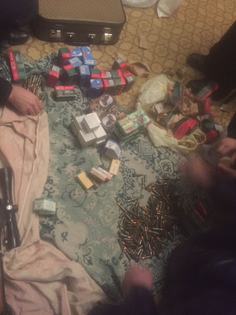 В квартире на Эльмаше нашли нелегальный арсенал