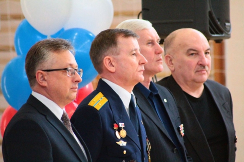 150 молодых бойцов махали кулаками в Каменске-Уральском