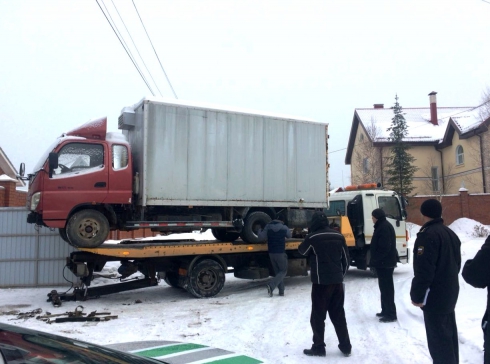 За невыплату алиментов у уральца изъяли ружье и грузовик
