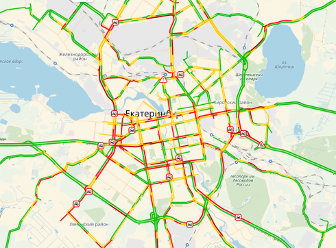 Снегопад спровоцировал восьмибалльные пробки в Екатеринбурге