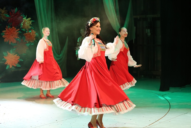 Красой ЕВРАЗа на Урале стала машинист конвейера аглоцеха ЕВРАЗ КГОКа Юлия Останкова Красой ЕВРАЗа на Урале стала машинист конвейера аглоцеха ЕВРАЗ КГОКа Юлия Останкова