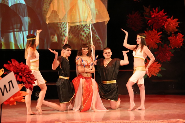 Красой ЕВРАЗа на Урале стала машинист конвейера аглоцеха ЕВРАЗ КГОКа Юлия Останкова Красой ЕВРАЗа на Урале стала машинист конвейера аглоцеха ЕВРАЗ КГОКа Юлия Останкова