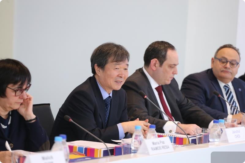 Евгений Куйвашев презентует делегации МБВ заявочное досье Екатеринбурга на ЭКСПО-2025