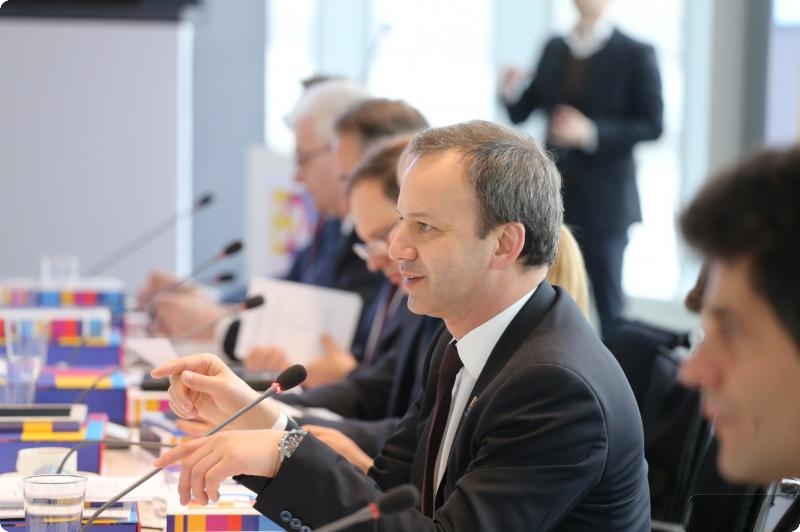 Евгений Куйвашев презентует делегации МБВ заявочное досье Екатеринбурга на ЭКСПО-2025