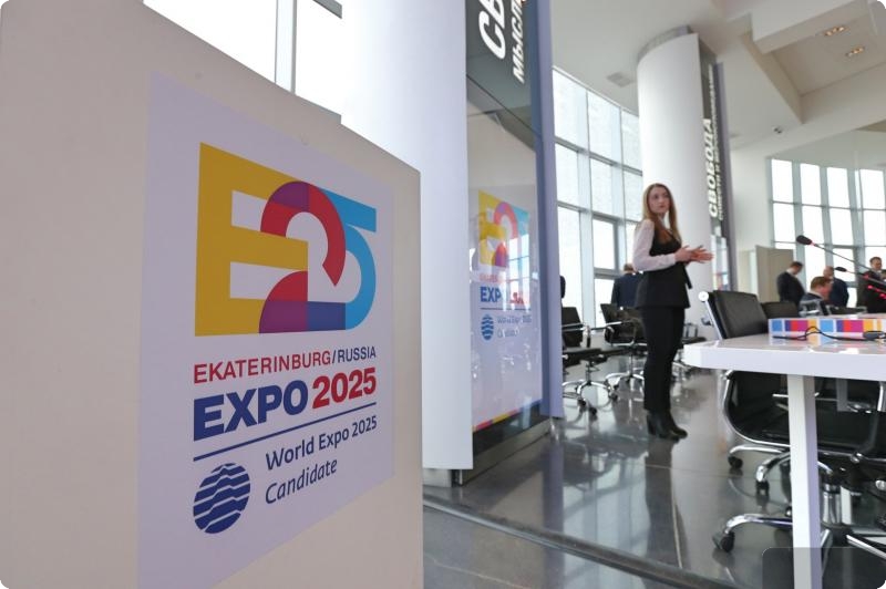 Евгений Куйвашев презентует делегации МБВ заявочное досье Екатеринбурга на ЭКСПО-2025