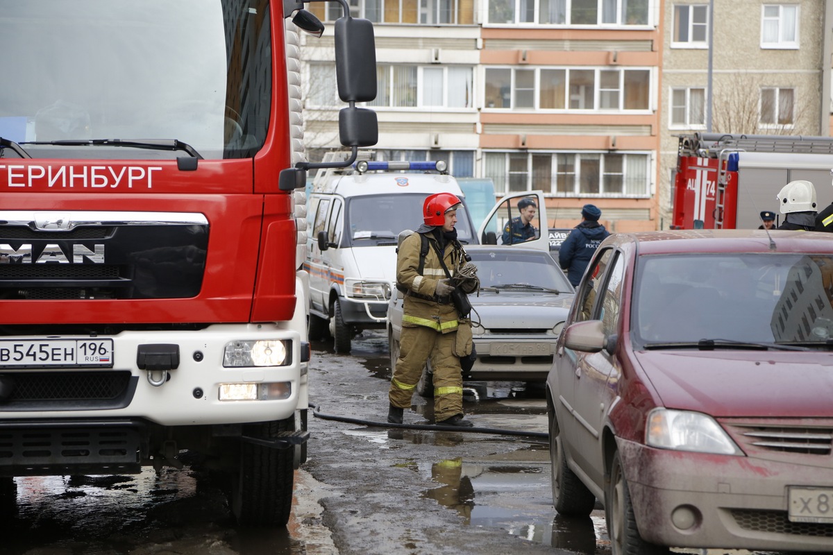 Плановые учения: из общежития УрФУ эвакуировали 102 человека Плановые учения: из общежития УрФУ эвакуировали 102 человека