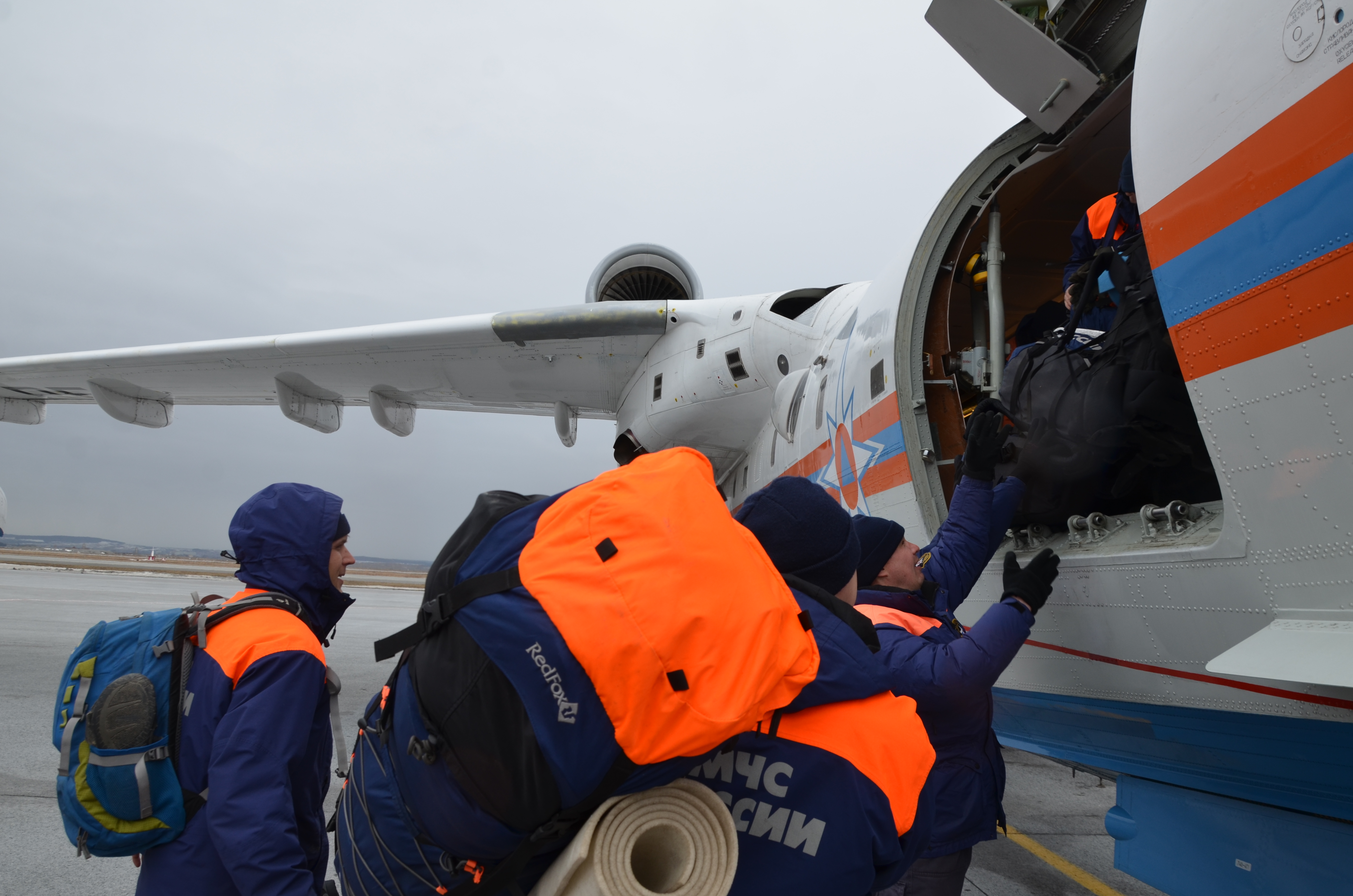 Уральские спасатели вернулись с Алтая, где помогали справляться с паводком