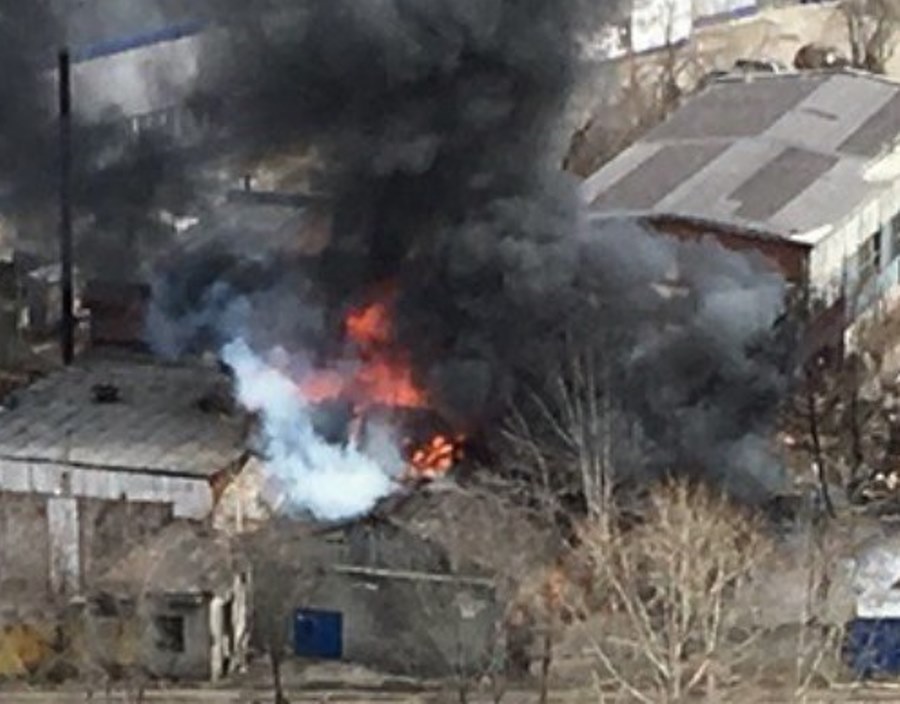 Крупный пожар на промышленной площадке на улице Луганской в Екатеринбурге Крупный пожар на промышленной площадке на улице Луганской в Екатеринбурге