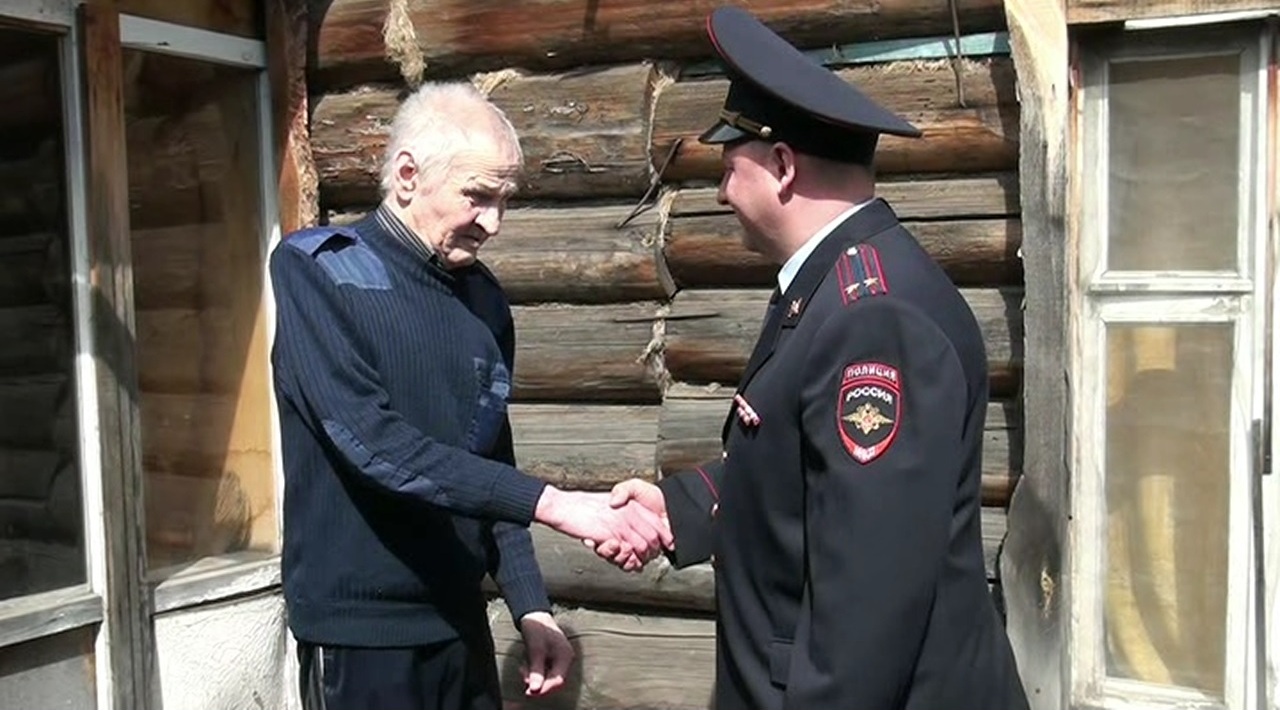 Накануне 9 Мая сыну ветерана вернули утраченный орден Накануне 9 Мая сыну ветерана вернули утраченный орден