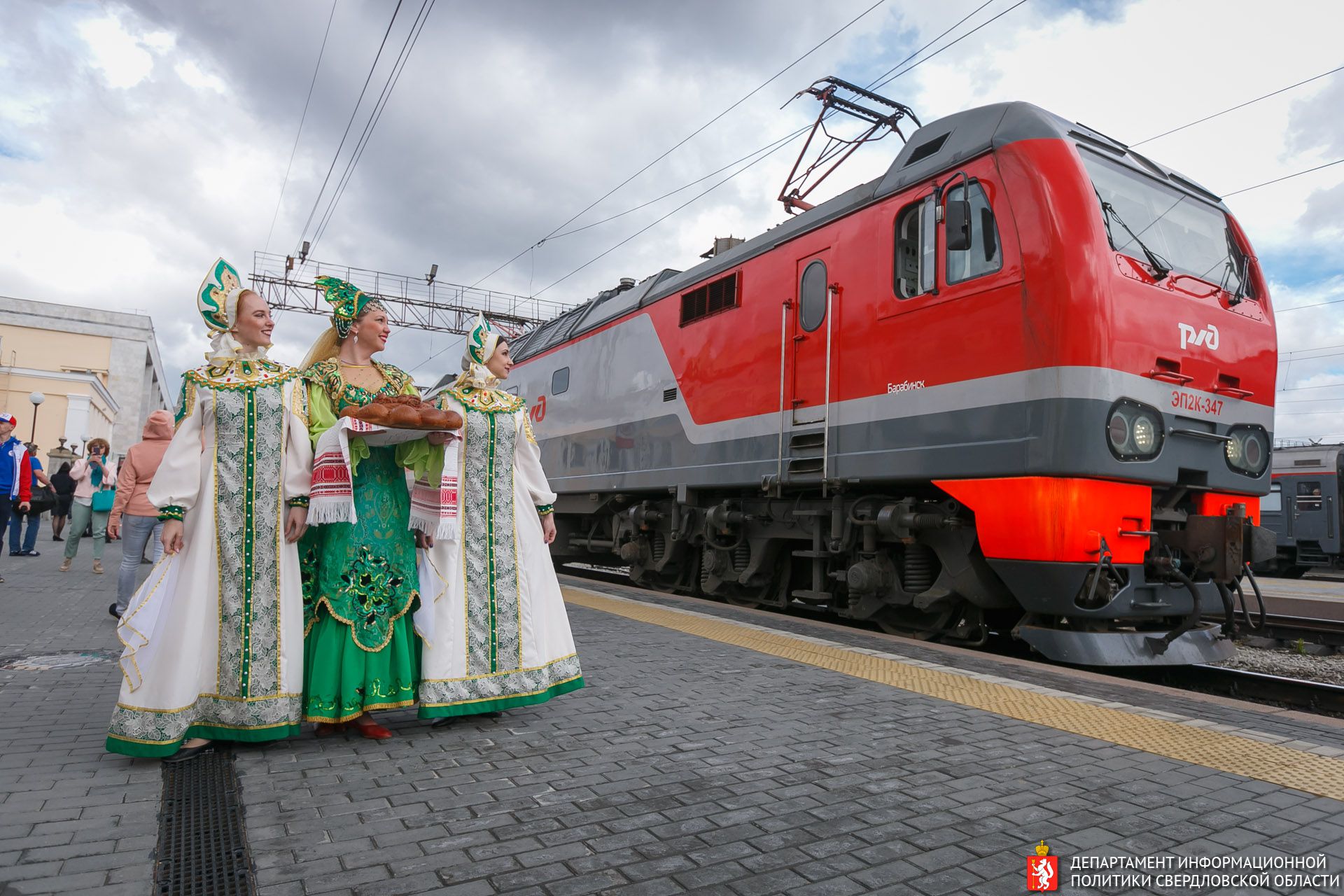 Такого Екатеринбург не видел со времён первомайских демонстраций в Советском Союзе. От поезда до стадиона. Без слов