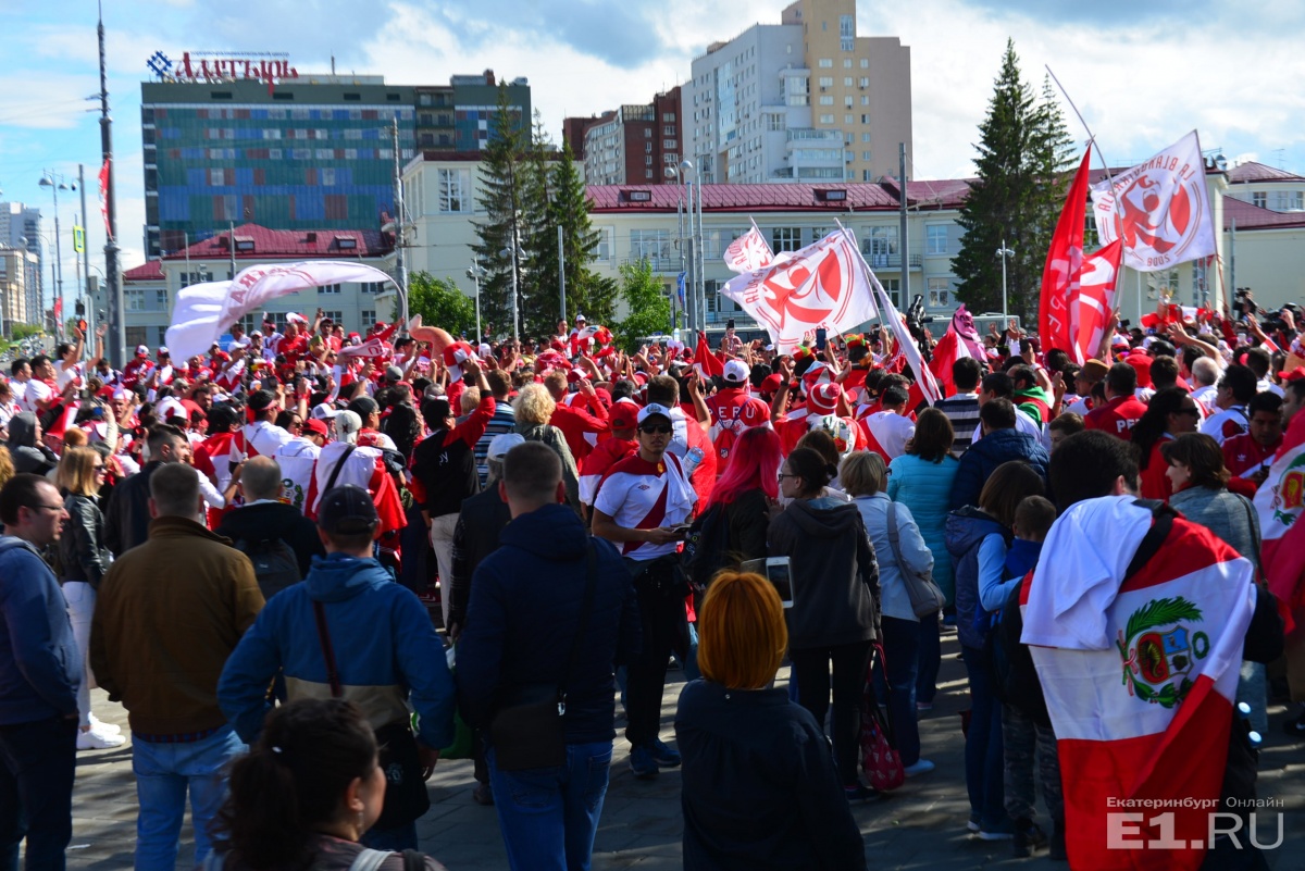 Такого Екатеринбург не видел со времён первомайских демонстраций в Советском Союзе. От поезда до стадиона. Без слов