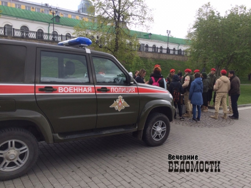 В Екатеринбурге подростков познакомили с работой военной полиции