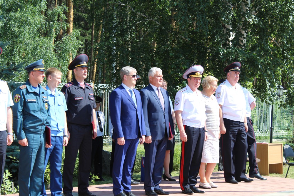 В Екатеринбурге вручили дипломы выпускникам УрЮИ МВД России В Екатеринбурге вручили дипломы выпускникам УрЮИ МВД России