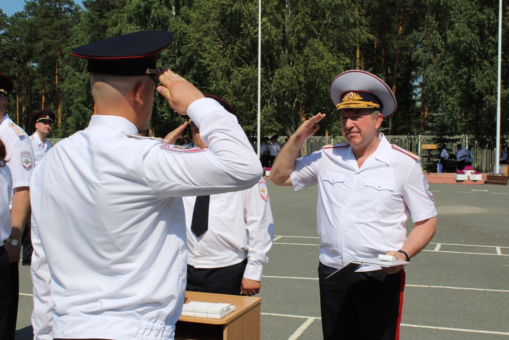 В Екатеринбурге вручили дипломы выпускникам УрЮИ МВД России В Екатеринбурге вручили дипломы выпускникам УрЮИ МВД России