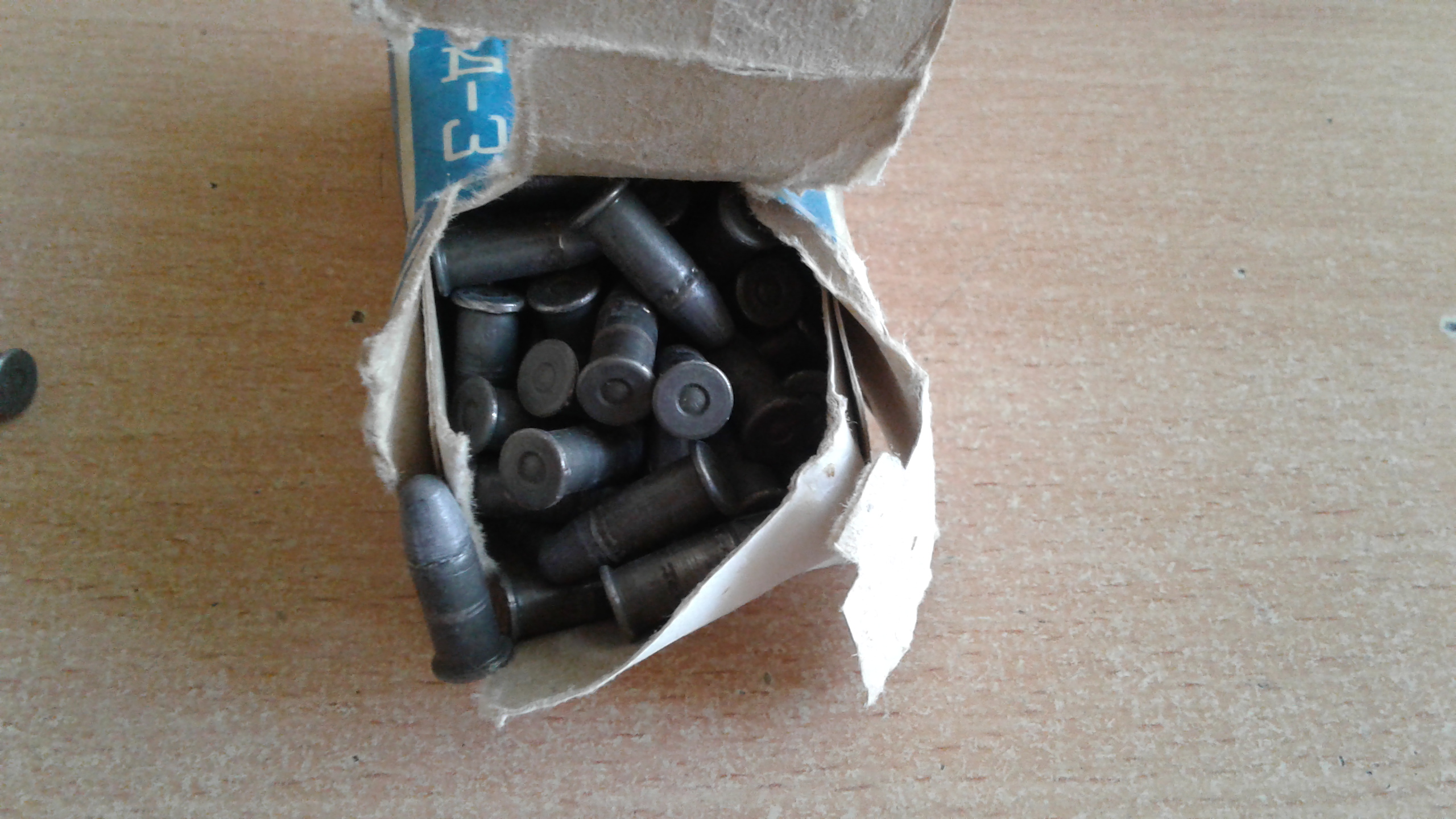 У жителя Нижнего Тагила нашли пистолет, патроны и наркотики У жителя Нижнего Тагила нашли пистолет, патроны и наркотики