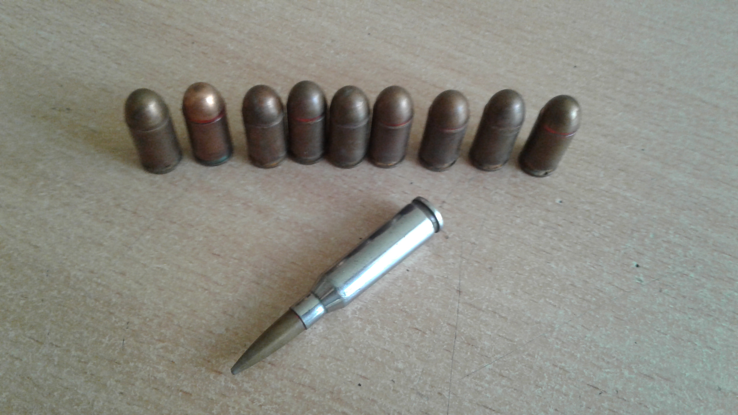 У жителя Нижнего Тагила нашли пистолет, патроны и наркотики У жителя Нижнего Тагила нашли пистолет, патроны и наркотики