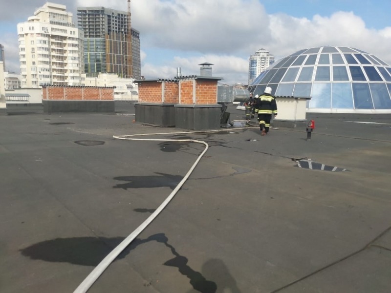 В Екатеринбурге утром загорелся «Гринвич». Эвакуировано 500 человек В Екатеринбурге утром загорелся «Гринвич». Эвакуировано 500 человек