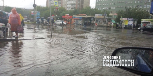 Екатеринбург после сильного дождя ушел под воду