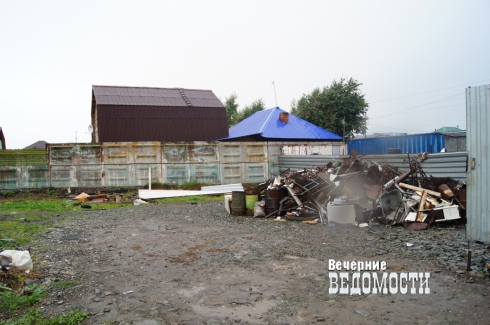 В пригороде Екатеринбурга полицейские и общественники пресекли деятельность незаконного пункта приема металлолома